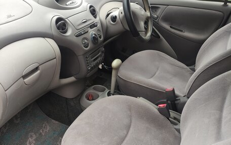 Toyota Platz, 2002 год, 380 000 рублей, 8 фотография