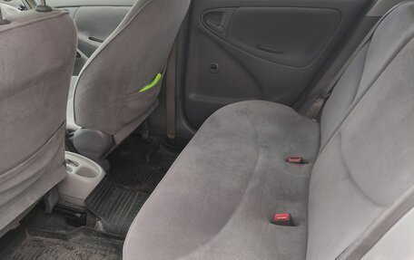 Toyota Platz, 2002 год, 380 000 рублей, 9 фотография