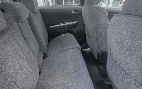 Toyota Wish II, 2003 год, 588 000 рублей, 13 фотография