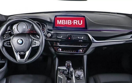 BMW 5 серия, 2019 год, 4 800 000 рублей, 10 фотография