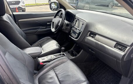 Mitsubishi Outlander III рестайлинг 3, 2013 год, 1 497 000 рублей, 12 фотография