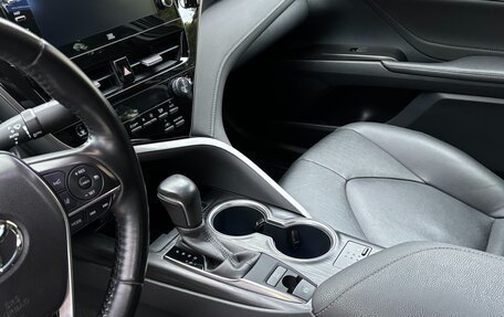 Toyota Camry, 2021 год, 3 850 000 рублей, 10 фотография