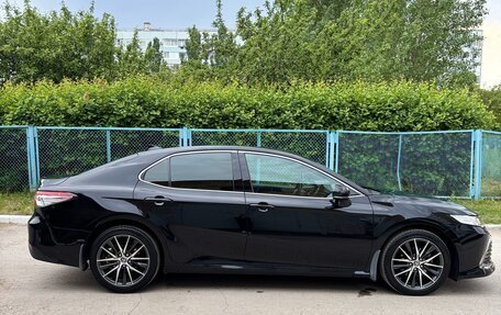 Toyota Camry, 2021 год, 3 850 000 рублей, 7 фотография