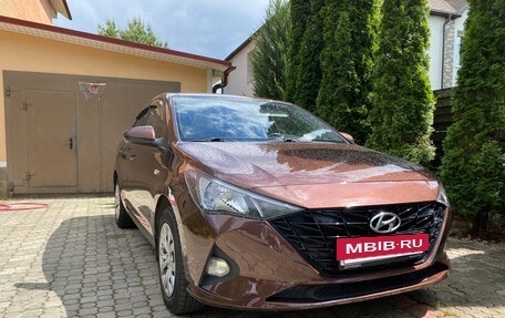 Hyundai Solaris II рестайлинг, 2021 год, 1 900 000 рублей, 2 фотография