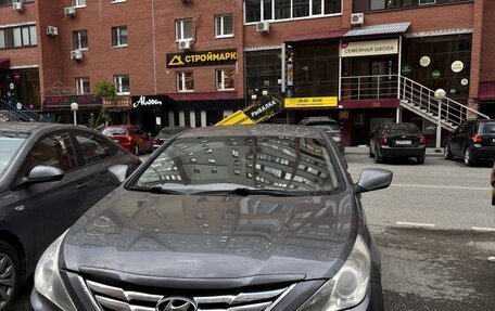 Hyundai Sonata VI, 2010 год, 730 000 рублей, 1 фотография