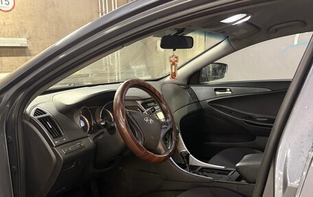 Hyundai Sonata VI, 2010 год, 730 000 рублей, 12 фотография