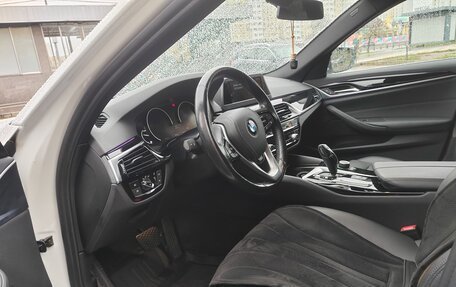 BMW 5 серия, 2018 год, 3 790 000 рублей, 14 фотография