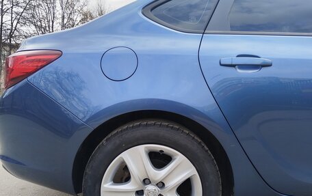 Opel Astra J, 2014 год, 920 000 рублей, 3 фотография