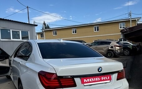 BMW 7 серия, 2012 год, 1 600 000 рублей, 3 фотография