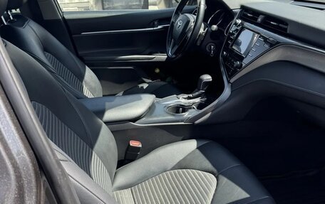 Toyota Camry, 2019 год, 1 700 000 рублей, 6 фотография