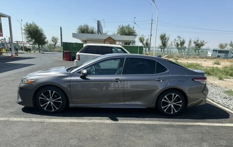 Toyota Camry, 2019 год, 1 700 000 рублей, 10 фотография