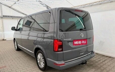 Volkswagen Multivan T6 рестайлинг, 2023 год, 4 300 000 рублей, 4 фотография