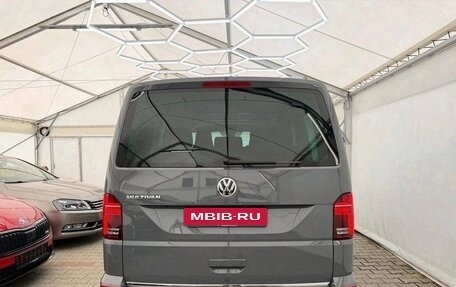 Volkswagen Multivan T6 рестайлинг, 2023 год, 4 300 000 рублей, 8 фотография