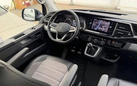 Volkswagen Multivan T6 рестайлинг, 2023 год, 4 300 000 рублей, 17 фотография