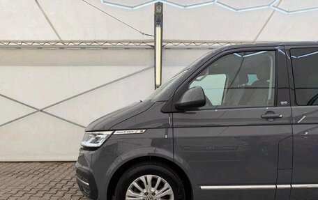 Volkswagen Multivan T6 рестайлинг, 2023 год, 4 300 000 рублей, 11 фотография
