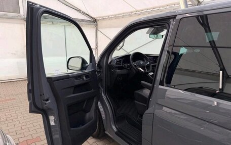 Volkswagen Multivan T6 рестайлинг, 2023 год, 4 300 000 рублей, 16 фотография