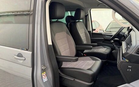 Volkswagen Multivan T6 рестайлинг, 2023 год, 4 300 000 рублей, 22 фотография