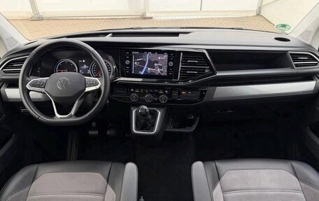 Volkswagen Multivan T6 рестайлинг, 2023 год, 4 300 000 рублей, 23 фотография