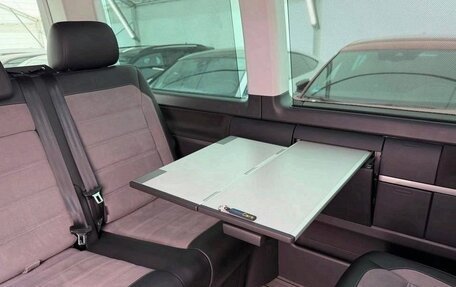 Volkswagen Multivan T6 рестайлинг, 2023 год, 4 300 000 рублей, 31 фотография