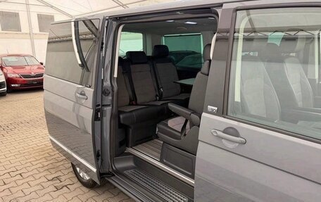 Volkswagen Multivan T6 рестайлинг, 2023 год, 4 300 000 рублей, 36 фотография