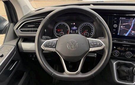 Volkswagen Multivan T6 рестайлинг, 2023 год, 4 300 000 рублей, 29 фотография