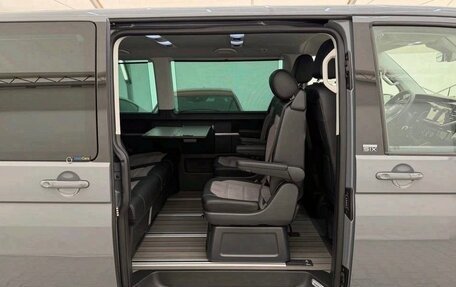 Volkswagen Multivan T6 рестайлинг, 2023 год, 4 300 000 рублей, 35 фотография