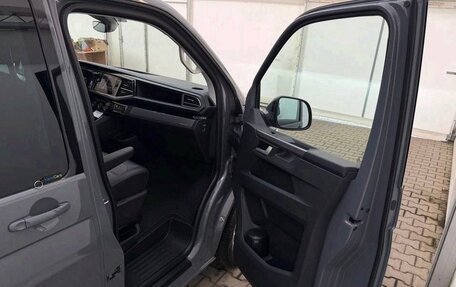 Volkswagen Multivan T6 рестайлинг, 2023 год, 4 300 000 рублей, 40 фотография