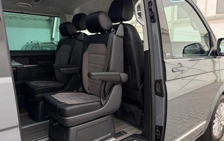 Volkswagen Multivan T6 рестайлинг, 2023 год, 4 300 000 рублей, 39 фотография