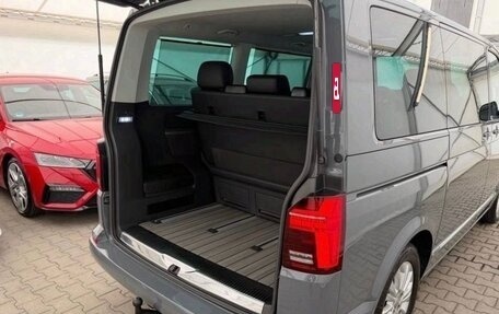 Volkswagen Multivan T6 рестайлинг, 2023 год, 4 300 000 рублей, 34 фотография