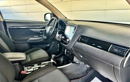 Mitsubishi Outlander III рестайлинг 3, 2021 год, 2 499 000 рублей, 12 фотография