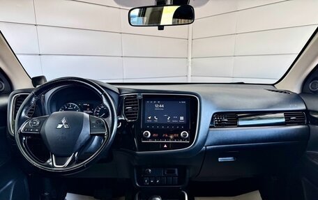 Mitsubishi Outlander III рестайлинг 3, 2021 год, 2 499 000 рублей, 11 фотография