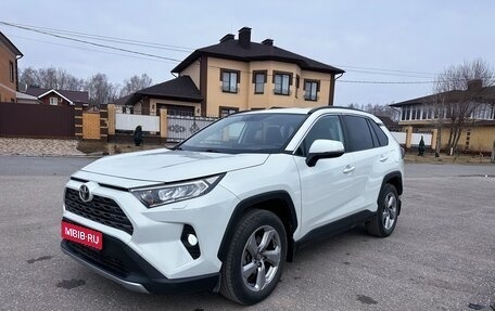 Toyota RAV4, 2019 год, 2 999 000 рублей, 1 фотография