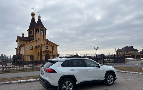 Toyota RAV4, 2019 год, 2 999 000 рублей, 10 фотография