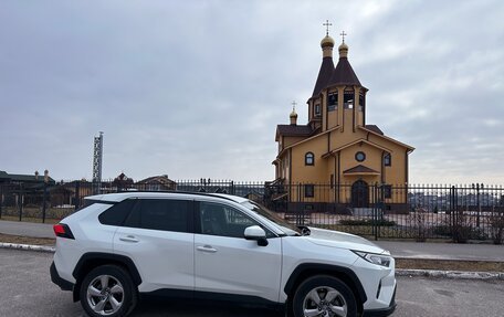 Toyota RAV4, 2019 год, 2 999 000 рублей, 15 фотография