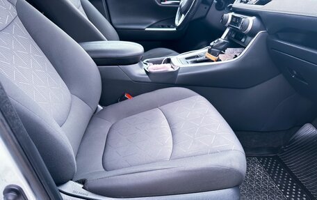 Toyota RAV4, 2019 год, 2 999 000 рублей, 28 фотография