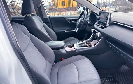 Toyota RAV4, 2019 год, 2 999 000 рублей, 29 фотография