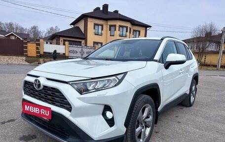 Toyota RAV4, 2019 год, 2 999 000 рублей, 23 фотография