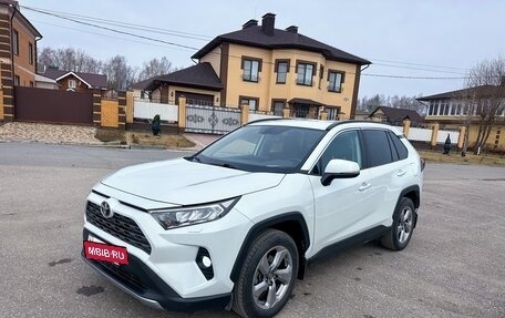Toyota RAV4, 2019 год, 2 999 000 рублей, 24 фотография
