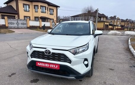 Toyota RAV4, 2019 год, 2 999 000 рублей, 21 фотография