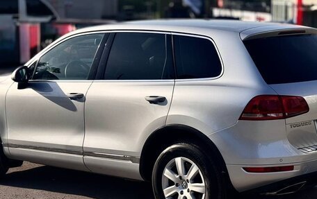 Volkswagen Touareg III, 2011 год, 1 800 000 рублей, 6 фотография