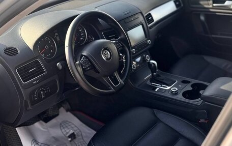 Volkswagen Touareg III, 2011 год, 1 800 000 рублей, 10 фотография