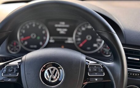 Volkswagen Touareg III, 2011 год, 1 800 000 рублей, 16 фотография