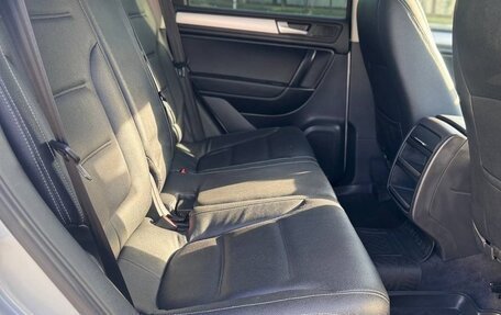 Volkswagen Touareg III, 2011 год, 1 800 000 рублей, 20 фотография