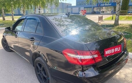 Mercedes-Benz E-Класс, 2011 год, 1 050 000 рублей, 2 фотография