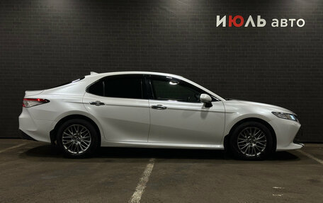 Toyota Camry, 2019 год, 2 900 000 рублей, 4 фотография