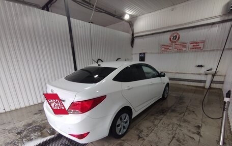 Hyundai Solaris II рестайлинг, 2015 год, 1 130 000 рублей, 3 фотография