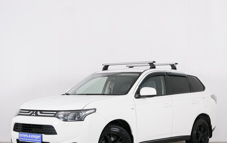 Mitsubishi Outlander III рестайлинг 3, 2013 год, 1 349 000 рублей, 4 фотография