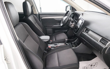 Mitsubishi Outlander III рестайлинг 3, 2013 год, 1 349 000 рублей, 8 фотография
