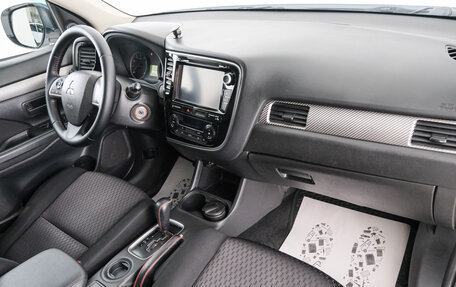 Mitsubishi Outlander III рестайлинг 3, 2013 год, 1 349 000 рублей, 13 фотография