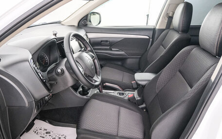 Mitsubishi Outlander III рестайлинг 3, 2013 год, 1 349 000 рублей, 14 фотография